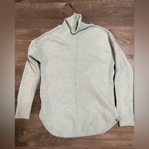 Women’s Gap Medium Turtleneck